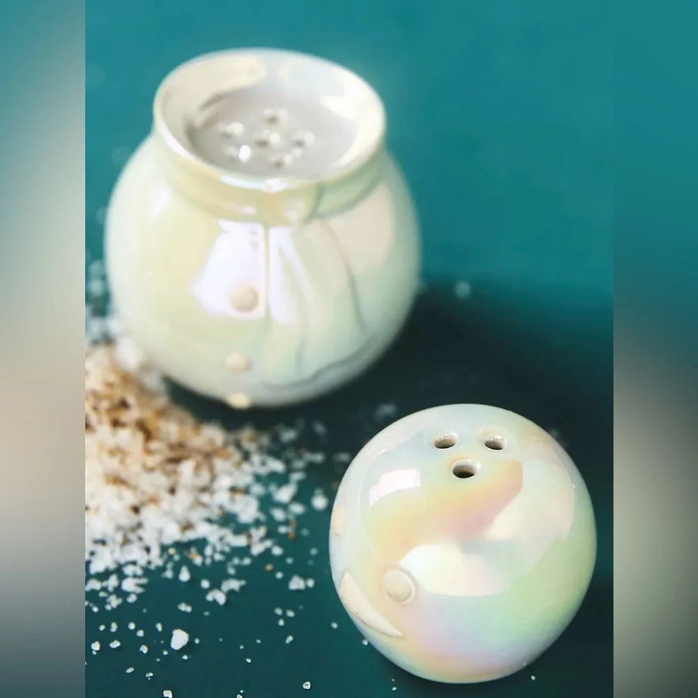 NIB Anthropologie Merry Luster Ceramic Stoneware Salt & Pepper Snowman